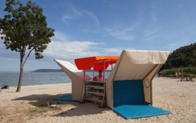 Yet Another Reason to Go to France, Pop Up Library Opens on the Beach!